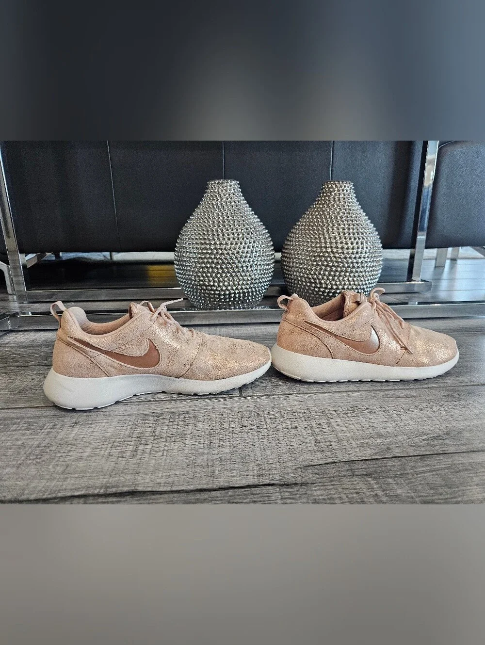 Nike Women’s Roshe Run Glitter Sneakers - Light Pink